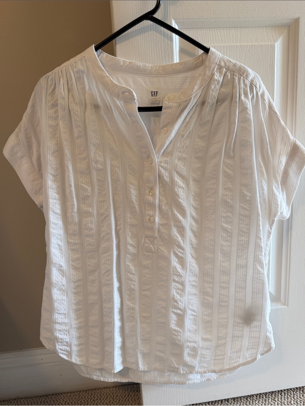 GAP Women's white Short-Sleeve Textured Henley Blouse